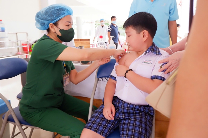 Gấp rút tiêm phòng sởi trong trường học- Ảnh 1. Gấp rút tiêm phòng sởi trong trường học- Ảnh 1.