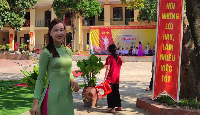 Cô giáo Yên Bái lấm lem bùn đất: Mọi người khen thế chúng tôi ngại lắm!- Ảnh 2. Cô giáo Yên Bái lấm lem bùn đất: Mọi người khen thế chúng tôi ngại lắm!- Ảnh 2.