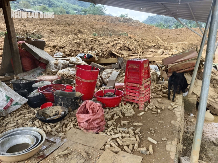 VIDEO: Tan hoang hiện trường vụ sạt lở đất làm 9 người chết, nhiều người bị thương- Ảnh 4. VIDEO: Tan hoang hiện trường vụ sạt lở đất làm 9 người chết, nhiều người bị thương- Ảnh 4.