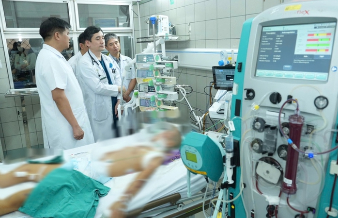 Hội chẩn với chuyên gia Nhật cứu cháu bé vụ lũ quét- Ảnh 1. Hội chẩn với chuyên gia Nhật cứu cháu bé vụ lũ quét- Ảnh 1.