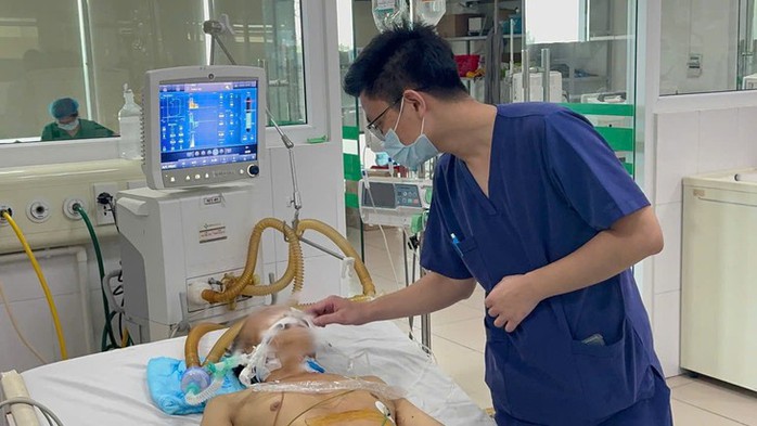 Người đàn ông nguy kịch do hoại tử vùng sinh dục, hậu môn- Ảnh 1. Người đàn ông nguy kịch do hoại tử vùng sinh dục, hậu môn- Ảnh 1.