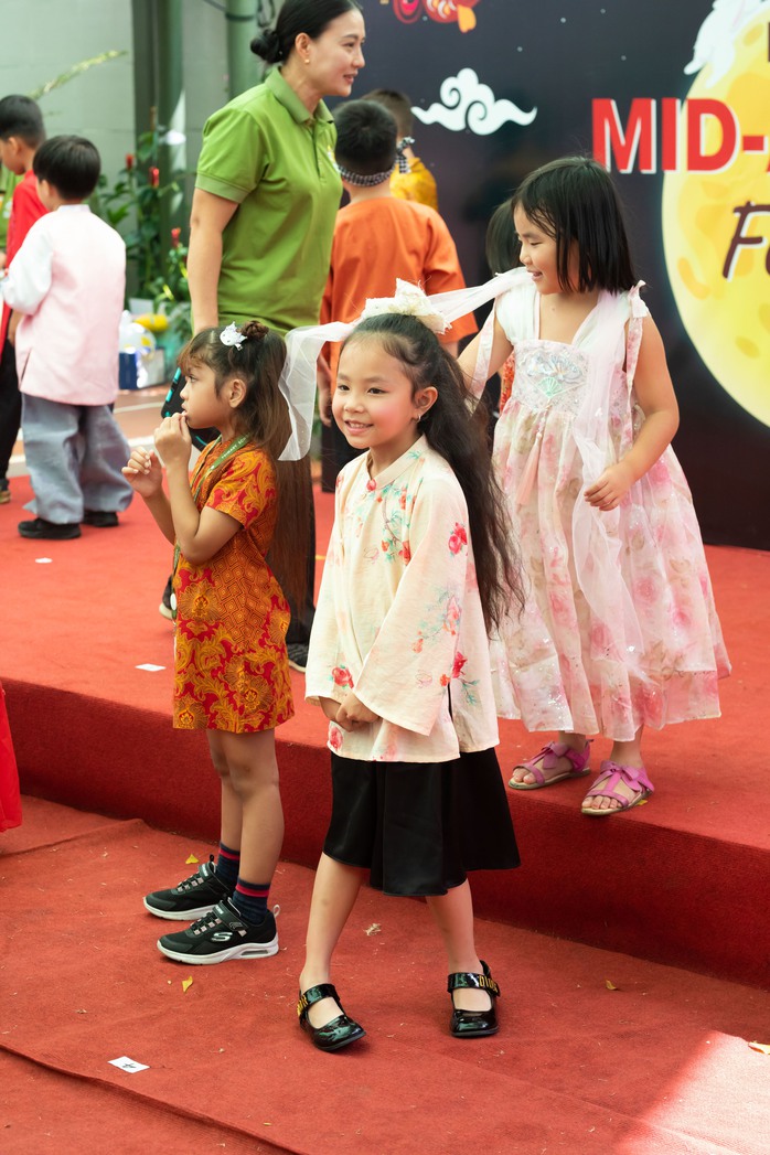 Showbiz Việt: Rộn ràng nghệ sĩ và con đón trung thu- Ảnh 13. Showbiz Việt: Rộn ràng nghệ sĩ và con đón trung thu- Ảnh 13.