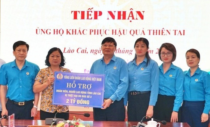 Tổng LĐLĐ Việt Nam tặng quà, hỗ trợ đoàn viên, người lao động bị ảnh hưởng bởi bão số 3- Ảnh 5. Tổng LĐLĐ Việt Nam tặng quà, hỗ trợ đoàn viên, người lao động bị ảnh hưởng bởi bão số 3- Ảnh 5.