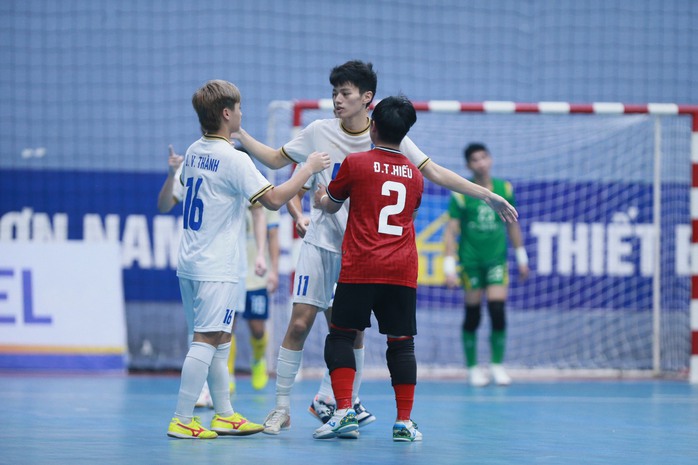 U20 futsal VĐQG: Thái Sơn Bắc biến Sài Gòn Titans TP HCM thành cựu vương- Ảnh 2. U20 futsal VĐQG: Thái Sơn Bắc biến Sài Gòn Titans TP HCM thành cựu vương- Ảnh 2.
