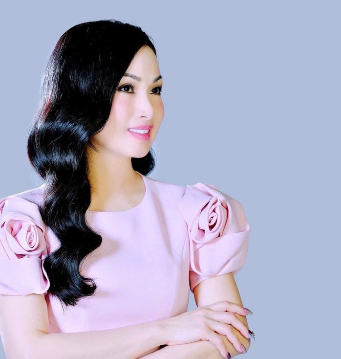 Ca sĩ Hà Phương gửi 1.000 thùng quà cho bà con miền Bắc- Ảnh 1. Ca sĩ Hà Phương gửi 1.000 thùng quà cho bà con miền Bắc- Ảnh 1.