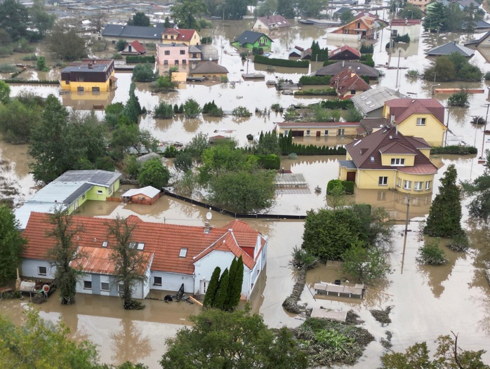 Một phần thị trấn Ostrava – Cộng hòa Czech ngập sâu trong nước hôm 17-9 Ảnh: REUTERS Một phần thị trấn Ostrava – Cộng hòa Czech ngập sâu trong nước hôm 17-9 Ảnh: REUTERS