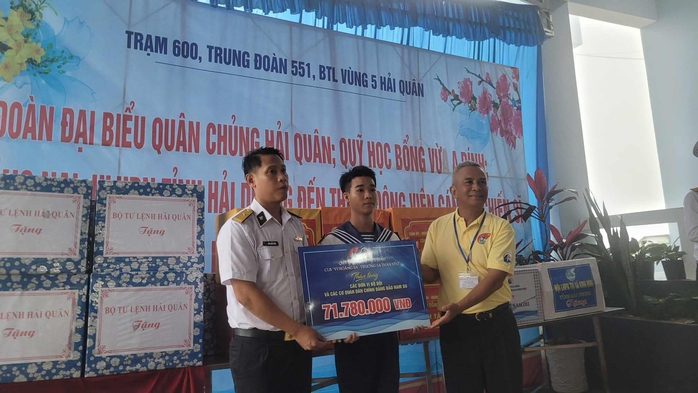 Đoàn công tác biển đảo Tây Nam thăm Trạm Rađa 600- Ảnh 1. Đoàn công tác biển đảo Tây Nam thăm Trạm Rađa 600- Ảnh 1.