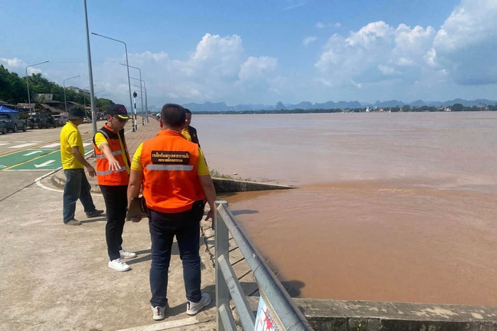 Mực nước sông Mê Kông dâng cao ở quận Muang, tỉnh Nakhon Phanom, vào ngày 17-9. Ảnh: Bangkok Post Mực nước sông Mê Kông dâng cao ở quận Muang, tỉnh Nakhon Phanom, vào ngày 17-9. Ảnh: Bangkok Post