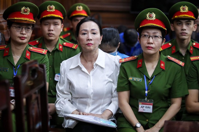 Bị cáo Trương Mỹ Lan tại phiên tòa giai đoạn 1 của vụ án Ảnh: HOÀNG TRIỀU Bị cáo Trương Mỹ Lan tại phiên tòa giai đoạn 1 của vụ án Ảnh: HOÀNG TRIỀU
