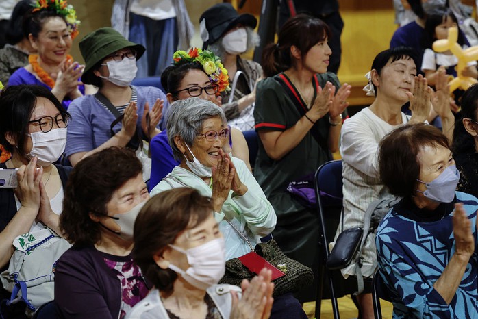 Một sự kiện thu hút nhiều người cao tuổi tại thủ đô Tokyo - Nhật Bản hồi tháng 5-2024. Ảnh: REUTERS Một sự kiện thu hút nhiều người cao tuổi tại thủ đô Tokyo - Nhật Bản hồi tháng 5-2024. Ảnh: REUTERS