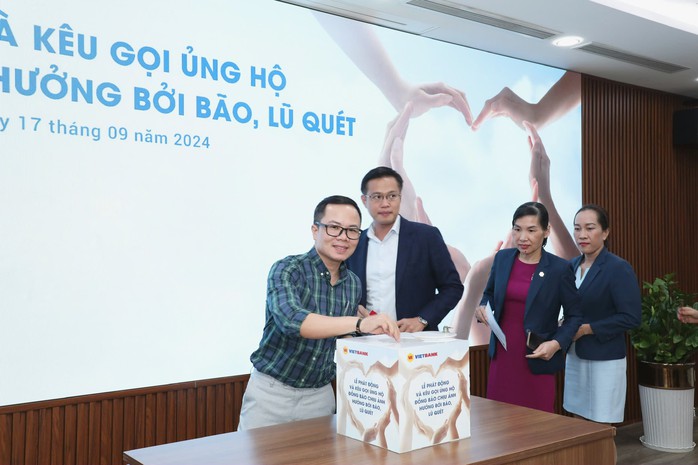 Ban lãnh đạo cùng cán bộ nhân viên Vietbank chung tay đóng góp tại sự kiện Ban lãnh đạo cùng cán bộ nhân viên Vietbank chung tay đóng góp tại sự kiện