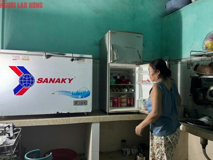 Người dân miền Trung chạy đua chống bão số 4- Ảnh 13. Người dân miền Trung chạy đua chống bão số 4- Ảnh 13.