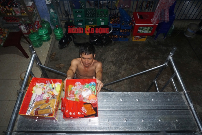 Người dân miền Trung chạy đua chống bão số 4- Ảnh 18. Người dân miền Trung chạy đua chống bão số 4- Ảnh 18.