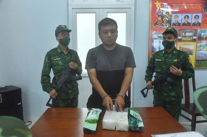 Người nước ngoài vận chuyển ma túy bị bắt giữ ngay khi nhập cảnh tại biên giới Tây Ninh- Ảnh 2. Người nước ngoài vận chuyển ma túy bị bắt giữ ngay khi nhập cảnh tại biên giới Tây Ninh- Ảnh 2.