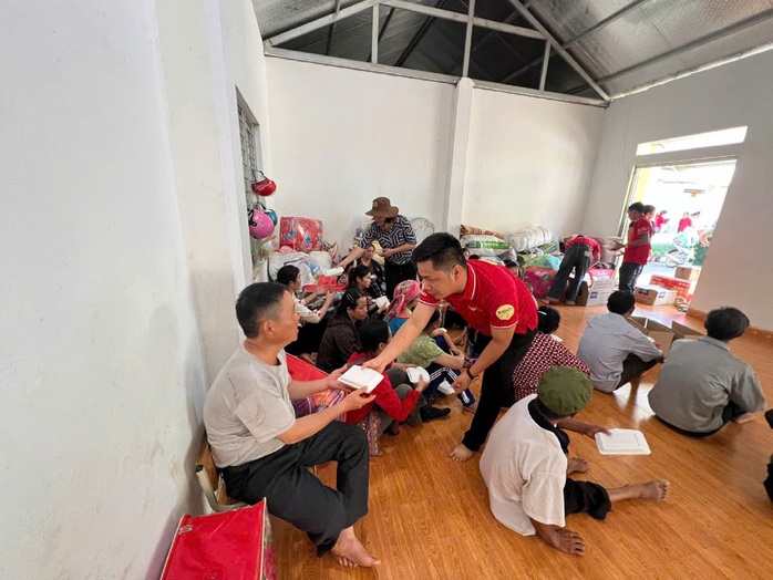 Nhiều doanh nghiệp phía Nam bán hàng không lợi nhuận, hỗ trợ người dân vùng lũ- Ảnh 1. Nhiều doanh nghiệp phía Nam bán hàng không lợi nhuận, hỗ trợ người dân vùng lũ- Ảnh 1.