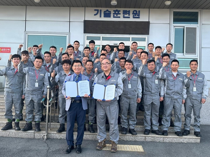 Nâng bước người lao động: Quyền về sức khỏe của lao động xuất khẩu- Ảnh 1. Nâng bước người lao động: Quyền về sức khỏe của lao động xuất khẩu- Ảnh 1.