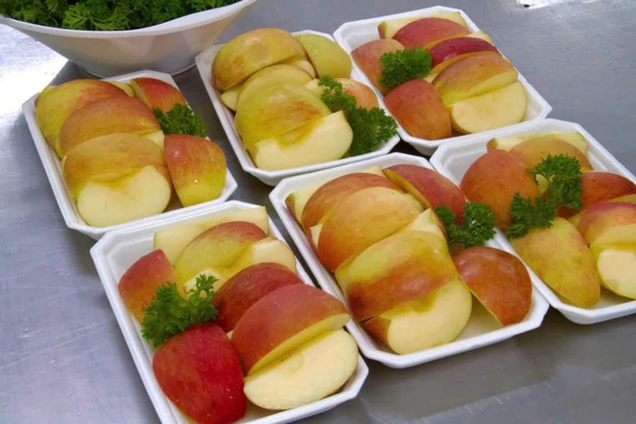 Hàng ngàn công nhân được thưởng thức trái cây miễn phí- Ảnh 5. Hàng ngàn công nhân được thưởng thức trái cây miễn phí- Ảnh 5.
