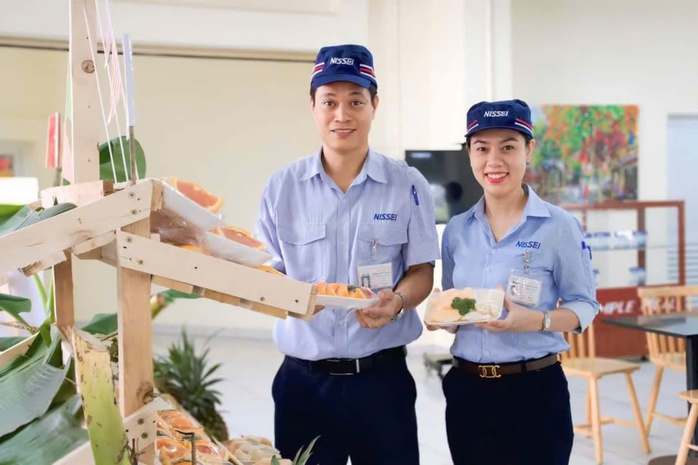Hàng ngàn công nhân được thưởng thức trái cây miễn phí- Ảnh 8. Hàng ngàn công nhân được thưởng thức trái cây miễn phí- Ảnh 8.