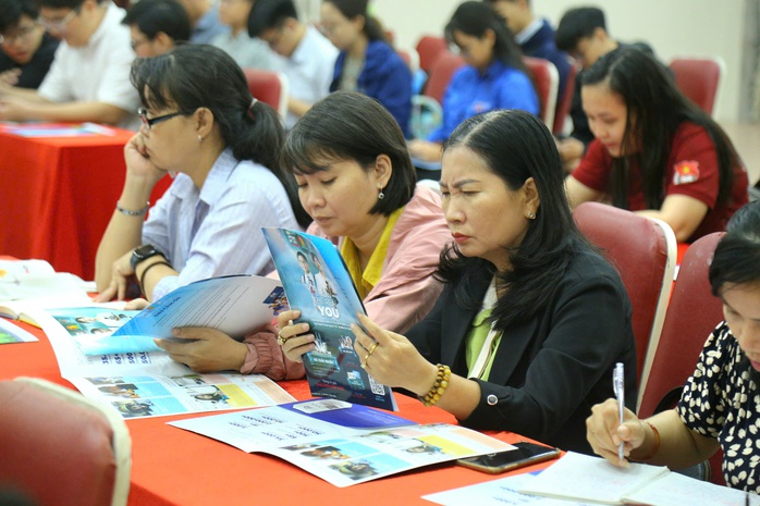 Cuộc thi tiếng Anh mở ra cơ hội du học cho học sinh tiểu học và THCS- Ảnh 1. Cuộc thi tiếng Anh mở ra cơ hội du học cho học sinh tiểu học và THCS- Ảnh 1.
