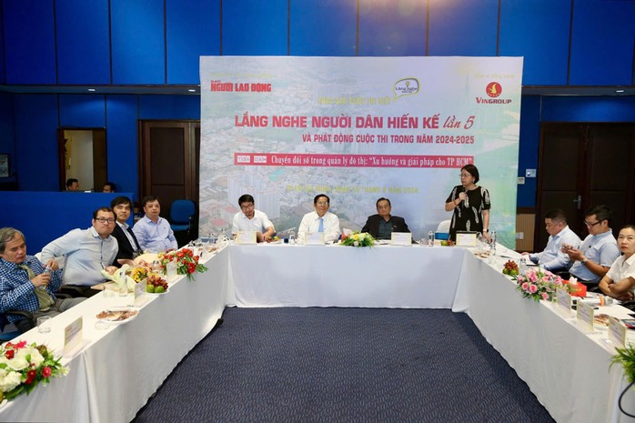 Trao đổi ý kiến tại tọa đàm “Chuyển đổi số trong quản lý đô thị: Xu hướng và giải pháp cho TP HCM”, sáng 19-9. Ảnh: HOÀNG TRIỀU Trao đổi ý kiến tại tọa đàm “Chuyển đổi số trong quản lý đô thị: Xu hướng và giải pháp cho TP HCM”, sáng 19-9. Ảnh: HOÀNG TRIỀU