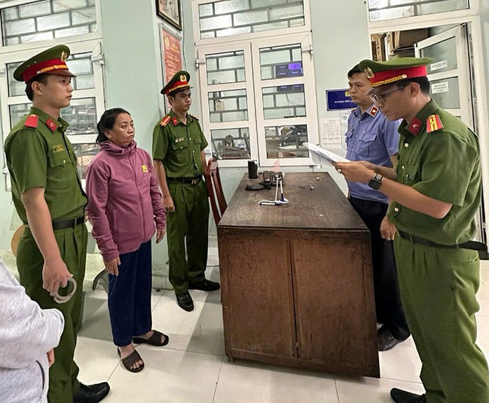 Bắt giam chủ hụi lừa đảo chiếm đoạt hơn 100 tỉ đồng của hơn 100 người - Ảnh 1. Bắt giam chủ hụi lừa đảo chiếm đoạt hơn 100 tỉ đồng của hơn 100 người - Ảnh 1.