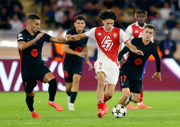 Barcelona thua sốc Monaco, chênh vênh bờ vực play-off Champions League- Ảnh 3. Barcelona thua sốc Monaco, chênh vênh bờ vực play-off Champions League- Ảnh 3.