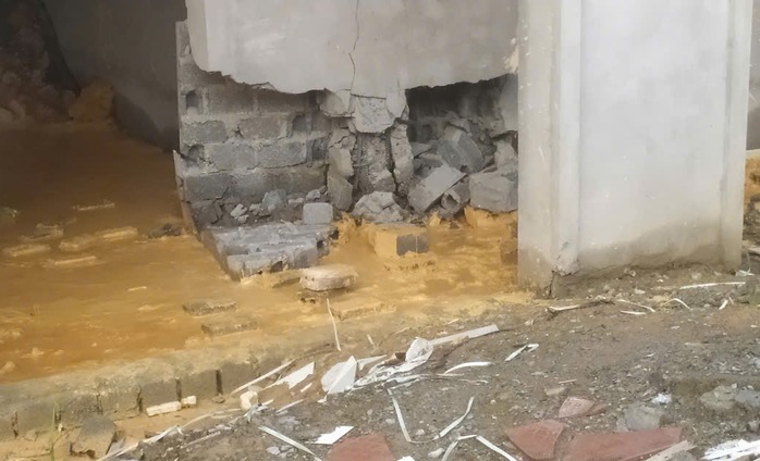 Sạt lở đất xô nghiêng ngôi trường 2 tầng đang hoàn thiện ở Thanh Hóa- Ảnh 5. Sạt lở đất xô nghiêng ngôi trường 2 tầng đang hoàn thiện ở Thanh Hóa- Ảnh 5.