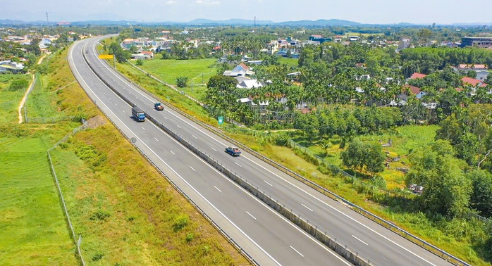 Khắc phục vị trí bong lật, hằn lún trên cao tốc Đà Nẵng – Quảng Ngãi trước 30-9- Ảnh 1. Khắc phục vị trí bong lật, hằn lún trên cao tốc Đà Nẵng – Quảng Ngãi trước 30-9- Ảnh 1.