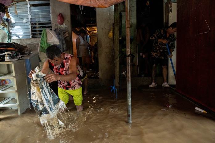 Sắp vào biển Đông, bão Yagi đang hoành hành ở Philippines- Ảnh 4. Sắp vào biển Đông, bão Yagi đang hoành hành ở Philippines- Ảnh 4.