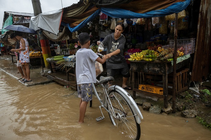 Sắp vào biển Đông, bão Yagi đang hoành hành ở Philippines- Ảnh 2. Sắp vào biển Đông, bão Yagi đang hoành hành ở Philippines- Ảnh 2.
