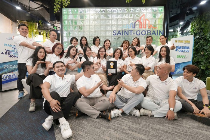 Cùng hướng đến giá trị win-win (chiến thắng) là cách hiệu quả để dung hòa giữa doanh nghiệp và lao động trẻ (Ảnh do Saint-Gobain Việt Nam cung cấp) Cùng hướng đến giá trị win-win (chiến thắng) là cách hiệu quả để dung hòa giữa doanh nghiệp và lao động trẻ (Ảnh do Saint-Gobain Việt Nam cung cấp)