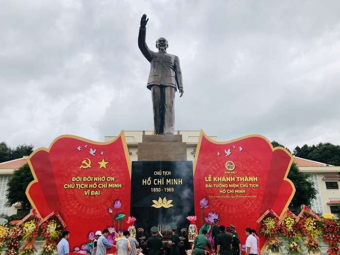 Quân Khu 7 khánh thành Đài tưởng niệm Chủ tịch Hồ Chí Minh- Ảnh 2. Quân Khu 7 khánh thành Đài tưởng niệm Chủ tịch Hồ Chí Minh- Ảnh 2.