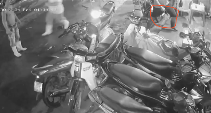 CLIP: Giây phút nghi can bắn gục đôi vợ chồng ở Đồng Nai- Ảnh 1. CLIP: Giây phút nghi can bắn gục đôi vợ chồng ở Đồng Nai- Ảnh 1.