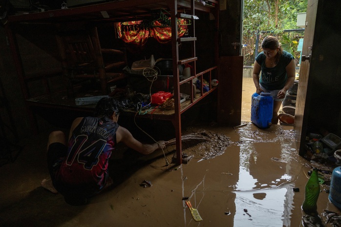 Sắp vào biển Đông, bão Yagi đang hoành hành ở Philippines- Ảnh 1. Sắp vào biển Đông, bão Yagi đang hoành hành ở Philippines- Ảnh 1.
