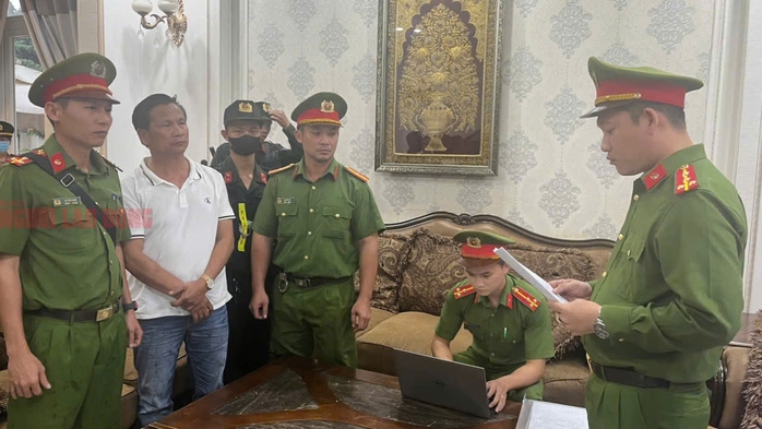 Bắt giữ “trùm” khoáng sản Tú “ác” khi đang tìm đường lẩn trốn từ Bình Thuận ra Hà Nội- Ảnh 1. Bắt giữ “trùm” khoáng sản Tú “ác” khi đang tìm đường lẩn trốn từ Bình Thuận ra Hà Nội- Ảnh 1.