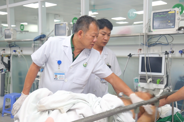 Thêm một nạn nhân ở Làng Nủ không qua khỏi dù được nỗ lực cấp cứu- Ảnh 1. Thêm một nạn nhân ở Làng Nủ không qua khỏi dù được nỗ lực cấp cứu- Ảnh 1.