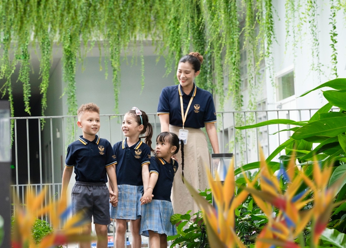 Nhà trường luôn giáo dục tình yêu thiên nhiên, ý thức xanh cho học sinh Nhà trường luôn giáo dục tình yêu thiên nhiên, ý thức xanh cho học sinh