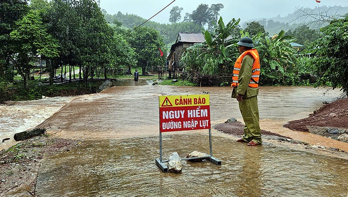 Quảng Bình: Mưa lũ cô lập 37 thôn, bản; 600 nhà dân ngập lụt- Ảnh 1. Quảng Bình: Mưa lũ cô lập 37 thôn, bản; 600 nhà dân ngập lụt- Ảnh 1.
