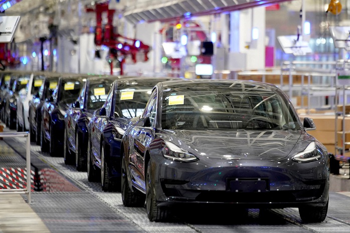 Tesla China-made Model 3 vehicles are seen during a delivery event at its factory in Shanghai, China January 7, 2020. REUTERS/Aly Song/File Photo Tesla China-made Model 3 vehicles are seen during a delivery event at its factory in Shanghai, China January 7, 2020. REUTERS/Aly Song/File Photo