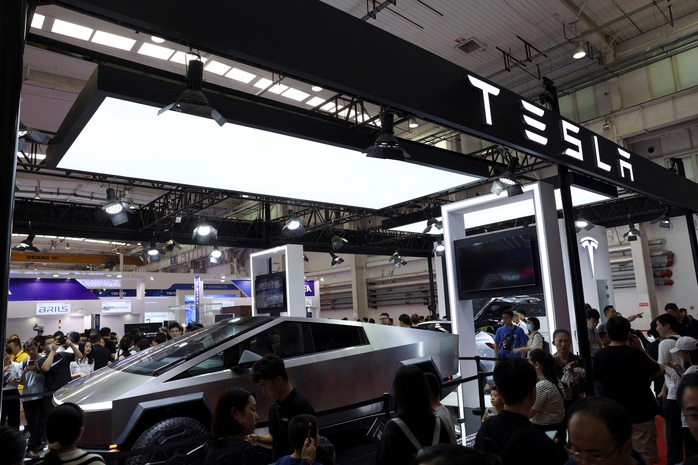 Visitors walk past Tesla's Cybertruck displayed at the World Robot Conference in Beijing, China August 21, 2024. REUTERS/Florence Lo Visitors walk past Tesla's Cybertruck displayed at the World Robot Conference in Beijing, China August 21, 2024. REUTERS/Florence Lo