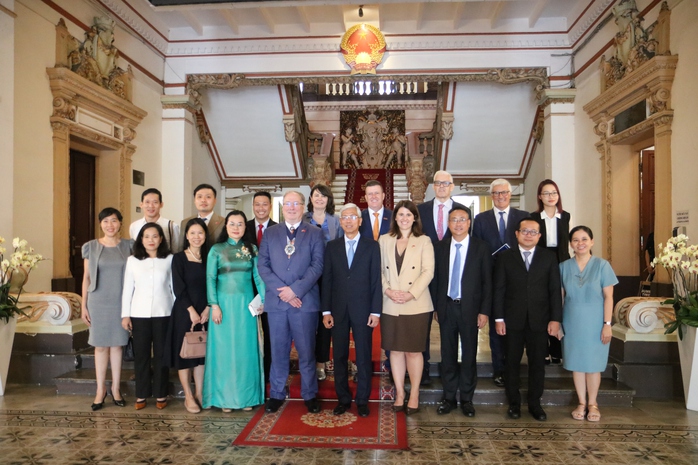 Thị trưởng Khu Tài chính London: Anh ủng hộ Việt Nam phát triển trung tâm tài chính quốc tế- Ảnh 1. Thị trưởng Khu Tài chính London: Anh ủng hộ Việt Nam phát triển trung tâm tài chính quốc tế- Ảnh 1.