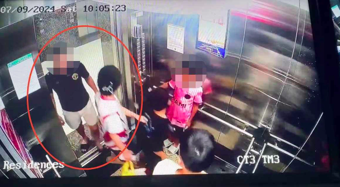 Điều tra vụ cô gái 18 tuổi "tố" bị người đàn ông vỗ mông trong thang máy chung cư- Ảnh 1. Điều tra vụ cô gái 18 tuổi "tố" bị người đàn ông vỗ mông trong thang máy chung cư- Ảnh 1.