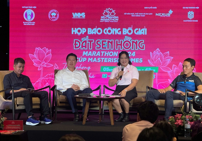 Giải Marathon "Đất sen hồng" 2024: Chạy trên vùng Tháp Mười lịch sử"- Ảnh 4. Giải Marathon "Đất sen hồng" 2024: Chạy trên vùng Tháp Mười lịch sử"- Ảnh 4.