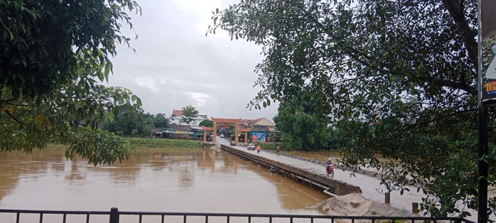 Nước lũ trên các sông Hà Tĩnh rút nhanh- Ảnh 2. Nước lũ trên các sông Hà Tĩnh rút nhanh- Ảnh 2.