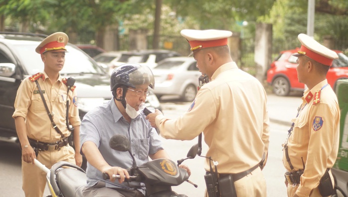Kỷ luật nghiêm cán bộ vi phạm nồng độ cồn- Ảnh 1. Kỷ luật nghiêm cán bộ vi phạm nồng độ cồn- Ảnh 1.
