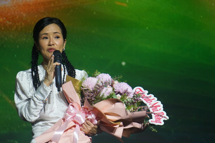 Đêm nhạc "Nghĩa tình phương Nam" quyên góp gần 5,3 tỉ tái thiết thôn Làng Nủ- Ảnh 10. Đêm nhạc "Nghĩa tình phương Nam" quyên góp gần 5,3 tỉ tái thiết thôn Làng Nủ- Ảnh 10.