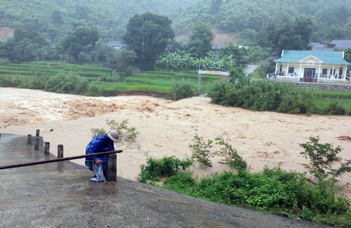 Mưa lớn khiến nước lũ dâng cao, xã biên giới Thanh Hóa khẩn cấp sơ tán dân- Ảnh 1. Mưa lớn khiến nước lũ dâng cao, xã biên giới Thanh Hóa khẩn cấp sơ tán dân- Ảnh 1.