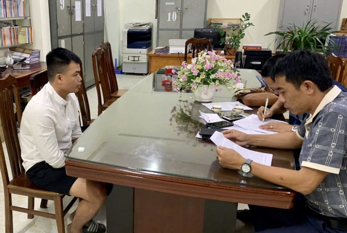 Công an 2 tỉnh phối hợp bắt đối tượng truy nã nguy hiểm- Ảnh 1. Công an 2 tỉnh phối hợp bắt đối tượng truy nã nguy hiểm- Ảnh 1.