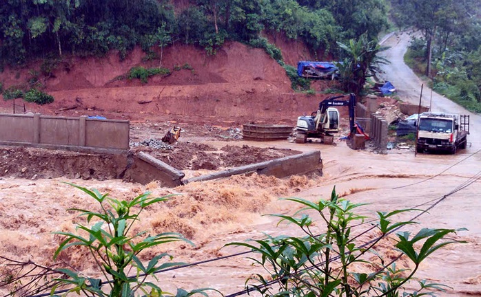 Mưa lớn khiến nước lũ dâng cao, xã biên giới Thanh Hóa khẩn cấp sơ tán dân- Ảnh 2. Mưa lớn khiến nước lũ dâng cao, xã biên giới Thanh Hóa khẩn cấp sơ tán dân- Ảnh 2.