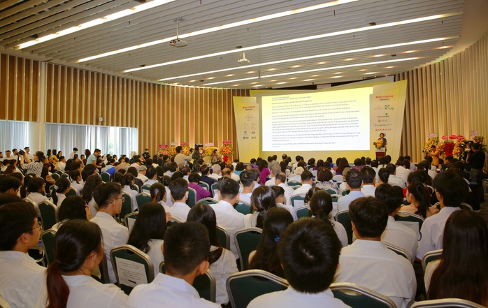 Hơn 7 tỉ đồng đến với học sinh - sinh viên vượt khó học giỏi- Ảnh 1. Hơn 7 tỉ đồng đến với học sinh - sinh viên vượt khó học giỏi- Ảnh 1.